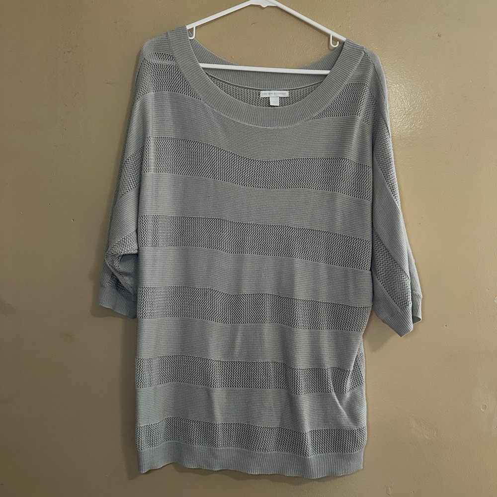 New York & Company Light Gray Knit Work Top Bell Sleeve Mesh Pattern Sz L